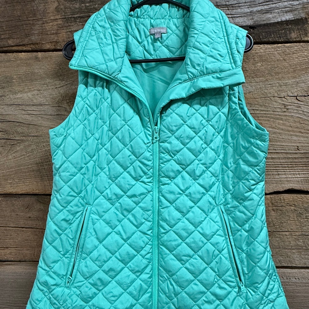 T by Talbots quilted vest, zip pockets, Small, Mint Green